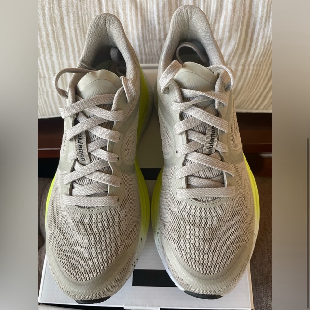 EUC Lululemon Blissfeel Run 2 size 7.5 Raw Linen Highlighter Yellow